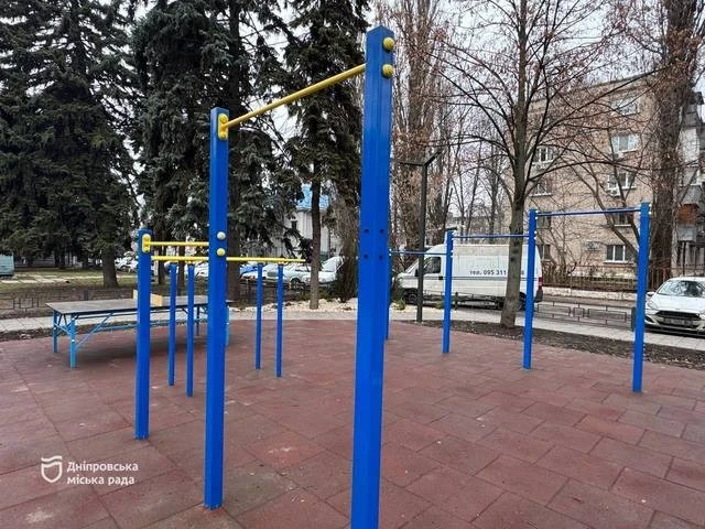 У Шевченківському районі Дніпра оновили сквери та майданчики для відпочинку сімей