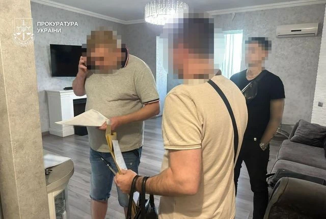 Завищені ціни на вікна і двері: у Дніпрі викрили схему розкрадання коштів на відновленні житла