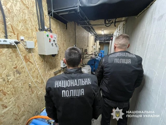 У Дніпрі викрили ангар з нарколабораторією та сотнями кущів конопель