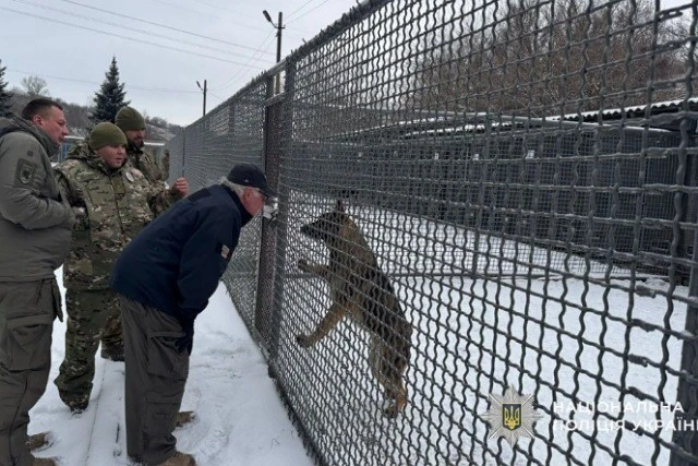Американський благодійник побачив результат: у Дніпрі показали собак та техніку, подаровані поліції