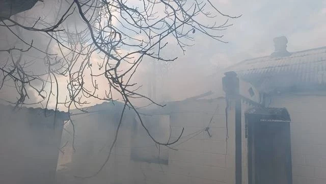 Нова хвиля атак дронів на Дніпропетровщині: постраждали будинки та медустанова
