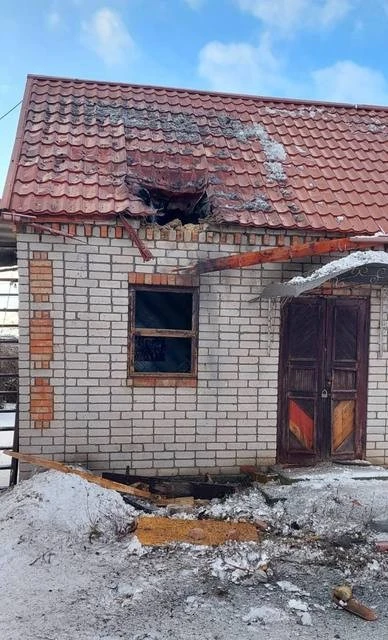 Нова хвиля атак дронів на Дніпропетровщині: постраждали будинки та медустанова