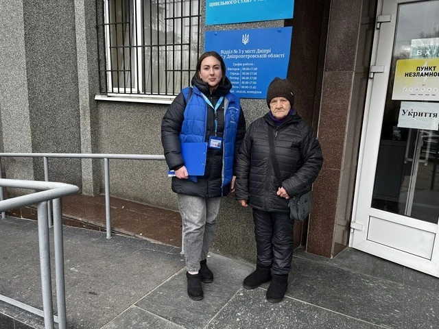 Втеча крізь поле: історія 72-річної жінки, яка пішки рятувалася від обстрілів на Дніпропетровщині