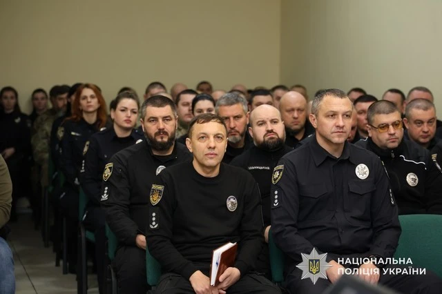Через ями звузили рух: на Центральному мосту в Дніпрі з’явилися огородження