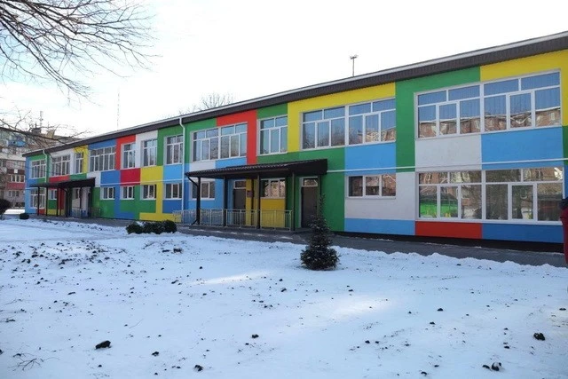 У Кривому Розі відкрили оновлений дитсадок із укриттям і новим майданчиком