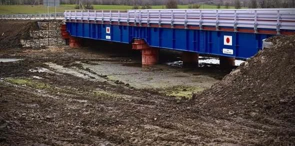 На Дніпропетровщині відкрили новий тимчасовий міст у прифронтовій зоні