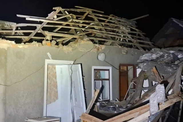 Нічна атака на Никопольщину: дрони та артилерія завдали руйнувань