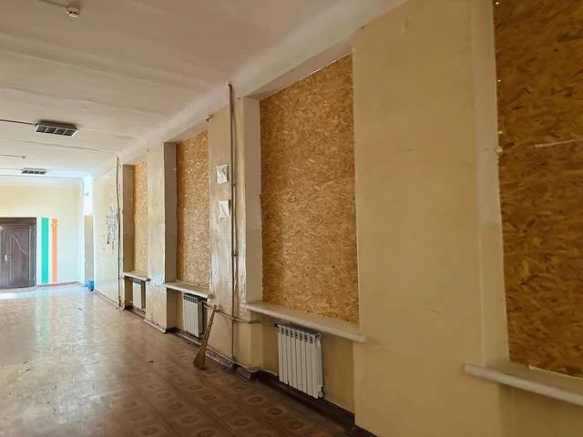 Відновлення життя: у гімназії №20 Дніпра тривають масштабні ремонтні роботи після ракетної атаки