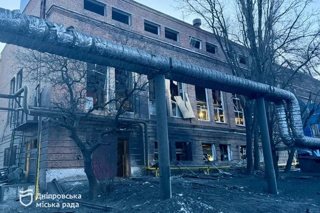 Атака на Дніпро залишила понад сотню будівель без тепла: ремонтні роботи під загрозою