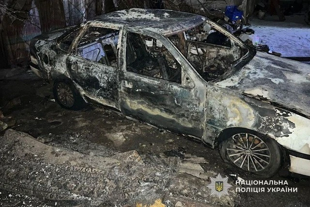 Конфлікт у Кривому Розі закінчився пожежею: чоловік спалив автомобіль знайомих