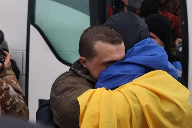 Повернення додому після років неволі: з полону звільнили ще десятьох жителів Дніпропетровщини