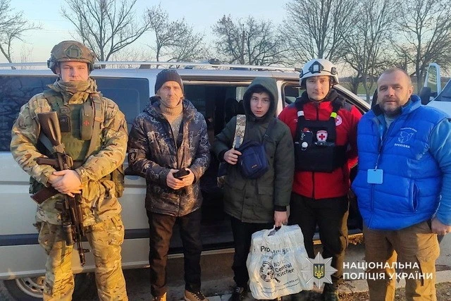 Евакуація під обстрілами: як «Білий ангел» урятував багатодітну сім’ю на Дніпропетровщині