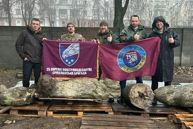 П’ять свідків степової історії: до Дніпра евакуювали давні кам’яні стели
