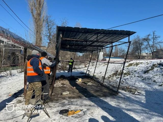 Незаконний гараж біля укриття прибрали: у Дніпрі продовжують очищувати міський простір