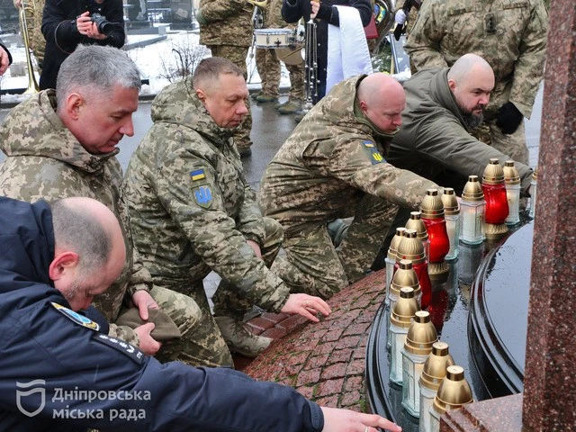Ранок пам’яті та незламності: у Дніпрі вшанували загиблих оборонців України