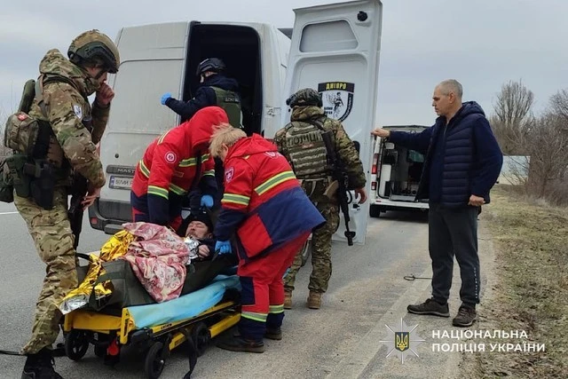 Лівобережжя Дніпра оновлюють: місто планує замінити старі лавки на нові