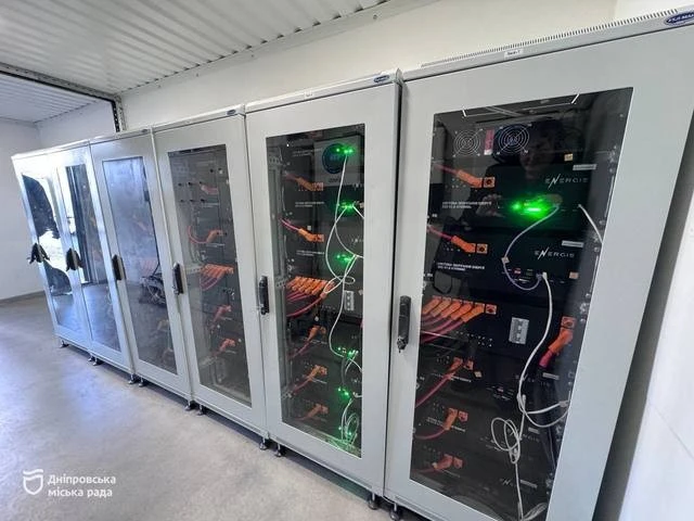 У Дніпрі створили енергонезалежний «Прозорий офіс» із сонячною електростанцією та системами накопичення