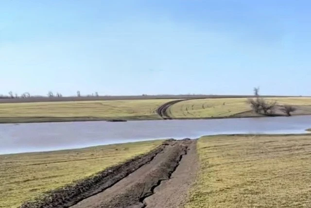 Висохлий ставок повернувся: на Дніпропетровщині вода знову заповнила балку