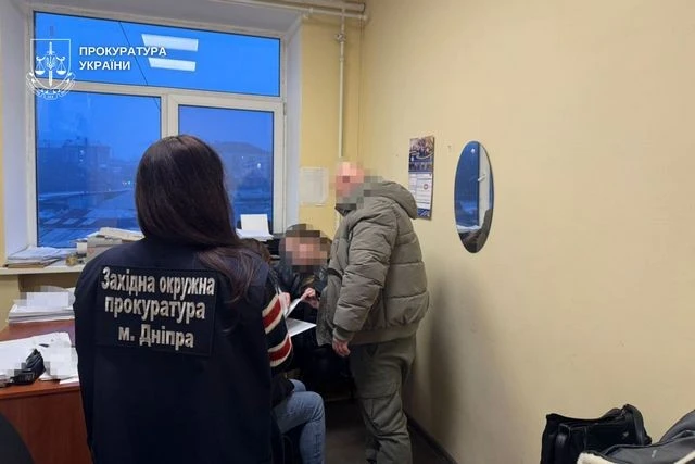 Лікар постане перед судом за операцію на здоровій руці дитини