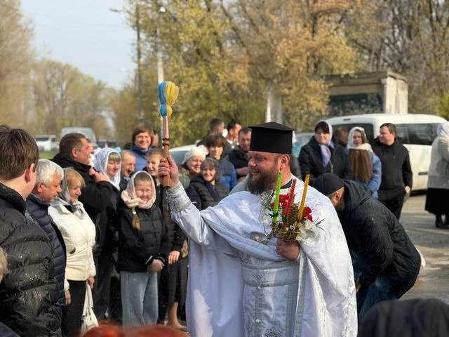 Віра під час війни: як жителі Дніпра освячують великодні кошики