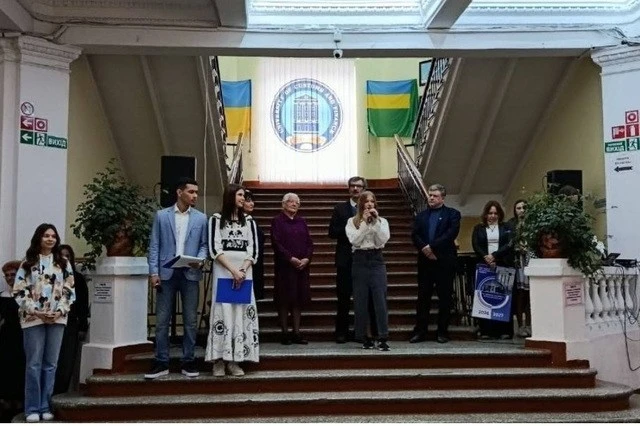 Зв’язок часів у реліквіях: у Дніпрі презентували унікальну виставку сімейних скарбів