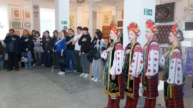 Зв’язок часів у реліквіях: у Дніпрі презентували унікальну виставку сімейних скарбів