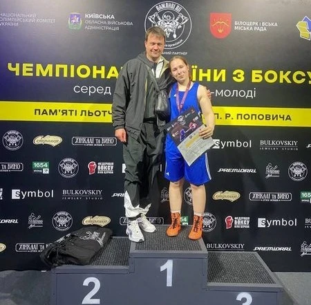 Золотий тріумф на ринзі: дніпровська боксерка підкорила чемпіонат України
