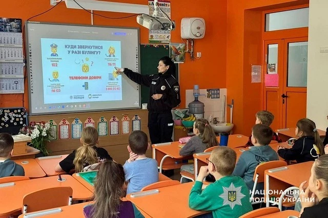 Право на безпеку: як школярам Дніпра допомагають розпізнати та зупинити цькування