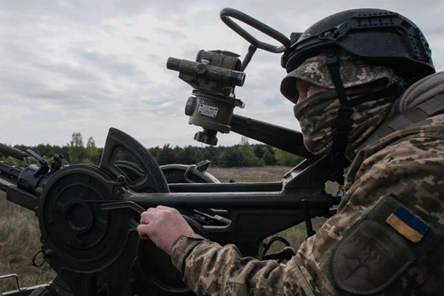 Небо під вогнем: ППО відбила масовану атаку сотень російських безпілотників