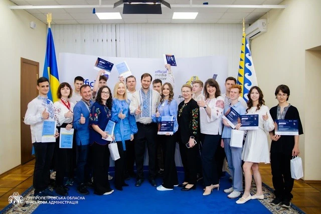 Тріумф юних науковців: на Дніпропетровщині нагородили президентських стипендіатів та розробників InventorUA