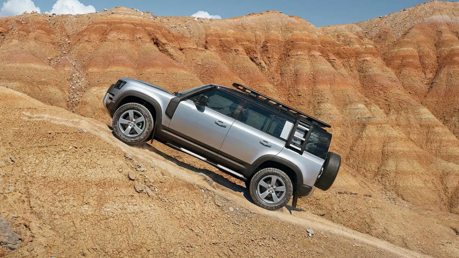 Land Rover Defender: сучасна інтерпретація класичного позашляховика з акцентом на максимальну прохідність