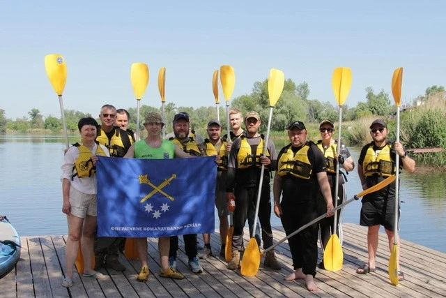Енергія води та сила єдності: у Дніпрі військових та їхні родини відновлюють за допомогою каякінгу