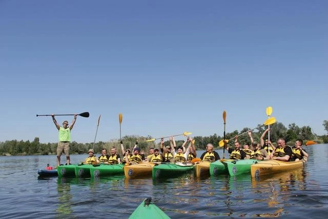 Енергія води та сила єдності: у Дніпрі військових та їхні родини відновлюють за допомогою каякінгу