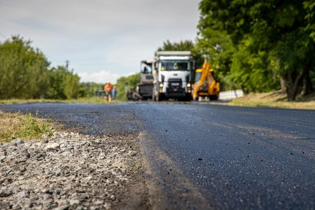 Економічна аномалія на торгах Prozorro: як дніпровські дорожники двічі заробили на одному тендері