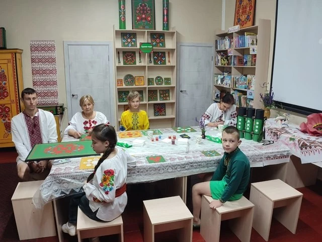 Весільні скрині як бренд: автентичний миколаївський розпис із Самарщини готують до світового визнання