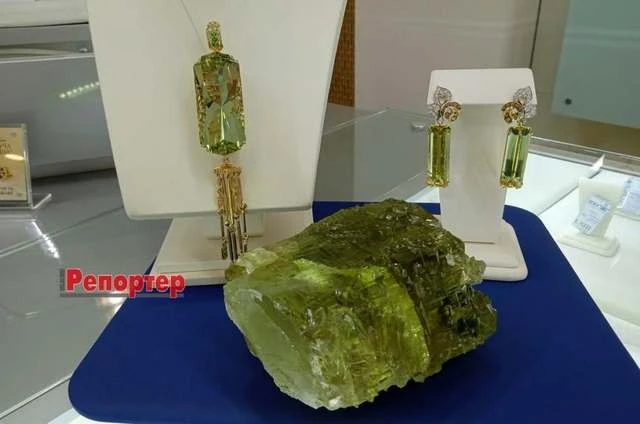 Скарби Житомирщини у Каменському: в Україні вперше виставили топаз-велетень вагою 205 кілограмів
