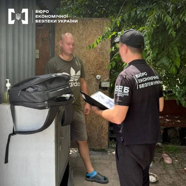 Масштабний удар по «бодяжниках»: на Дніпропетровщині ліквідували підпільне виробництво пального