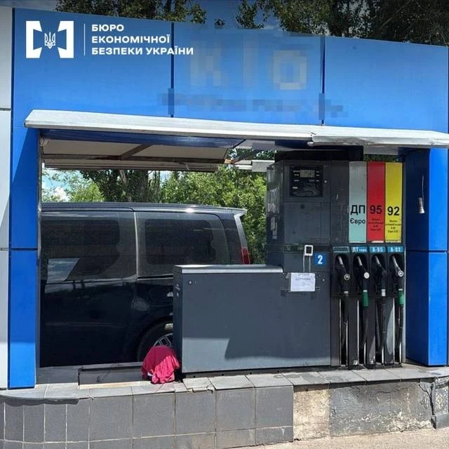 Масштабний удар по «бодяжниках»: на Дніпропетровщині ліквідували підпільне виробництво пального