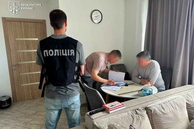 Гастрольний камуфляж: ексочільника Мінкульту підозрюють в організації виїзду ухилянтів