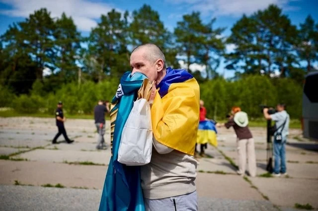 Додому після чотирьох років неволі: на Дніпропетровщину повернулися звільнені з полону захисники