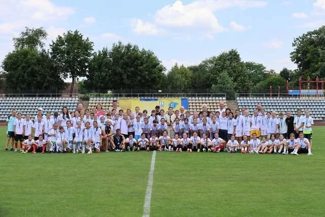 Юні футболістки з Дніпропетровщини пробилися до четвірки найсильніших команд країни