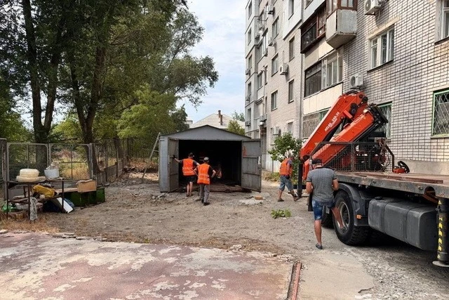 Міська влада Дніпра готує примусове знесення понад сотні незаконних споруд