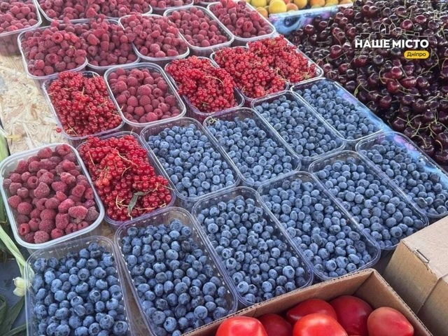 Вечірня торгівля на «Озерці»: як працює маркет свіжих продуктів у Дніпрі
