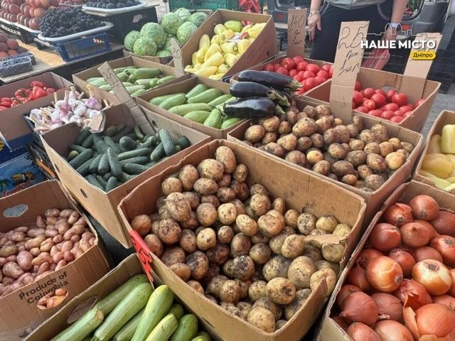 Вечірня торгівля на «Озерці»: як працює маркет свіжих продуктів у Дніпрі
