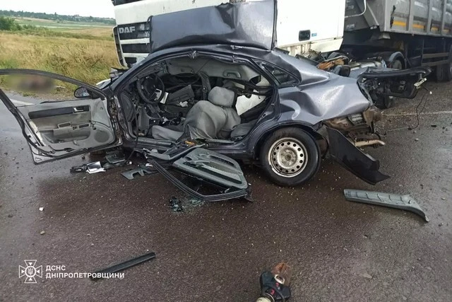 Трагедія біля Софіївки: рятувальники дістали загиблого водія з понівеченої автівки